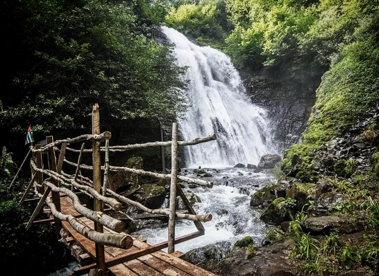 Гостевой Дом "Амза" Bed & Breakfast Tqvarcheli Luaran gambar